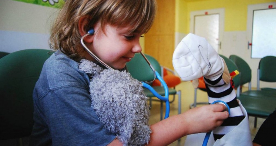 Loutky v nemocnici - Pohádková medicína
