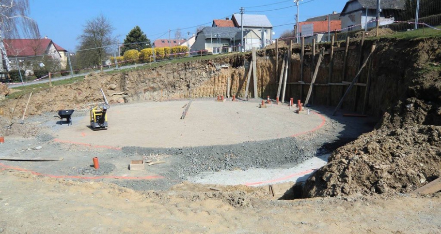Výstavba kostela sv. Václava v Sazovicích