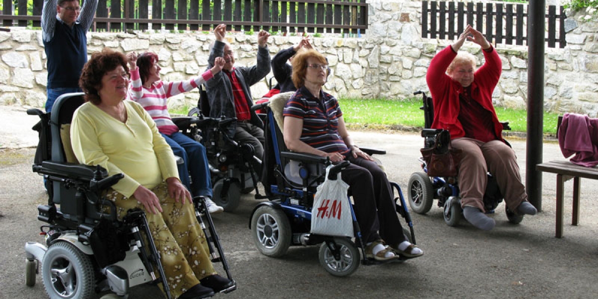 Multidisciplinární péče o lidi postižené svalovou dystrofií.