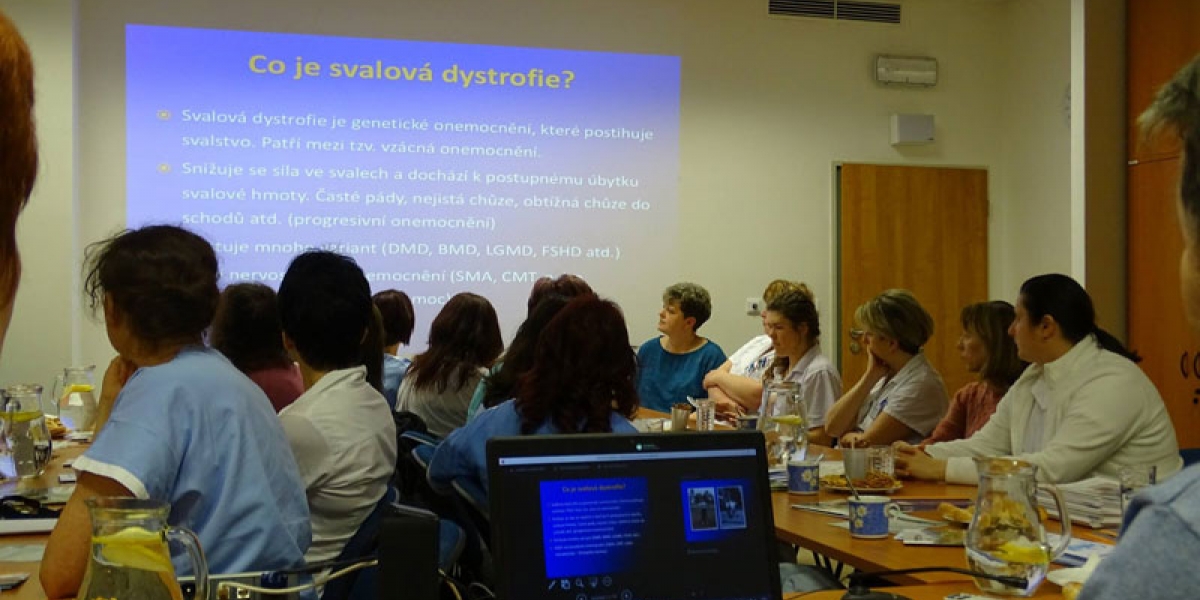 Multidisciplinární péče o lidi postižené svalovou dystrofií.