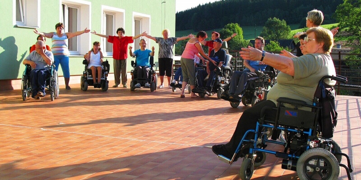 Multidisciplinární péče o lidi postižené svalovou dystrofií.