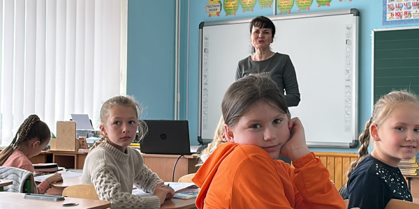 Aby mohly děti na Ukrajině chodit do školy